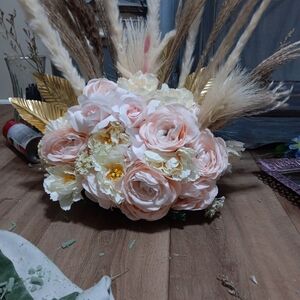 Elegant Peach and Cream Floral Arrangement